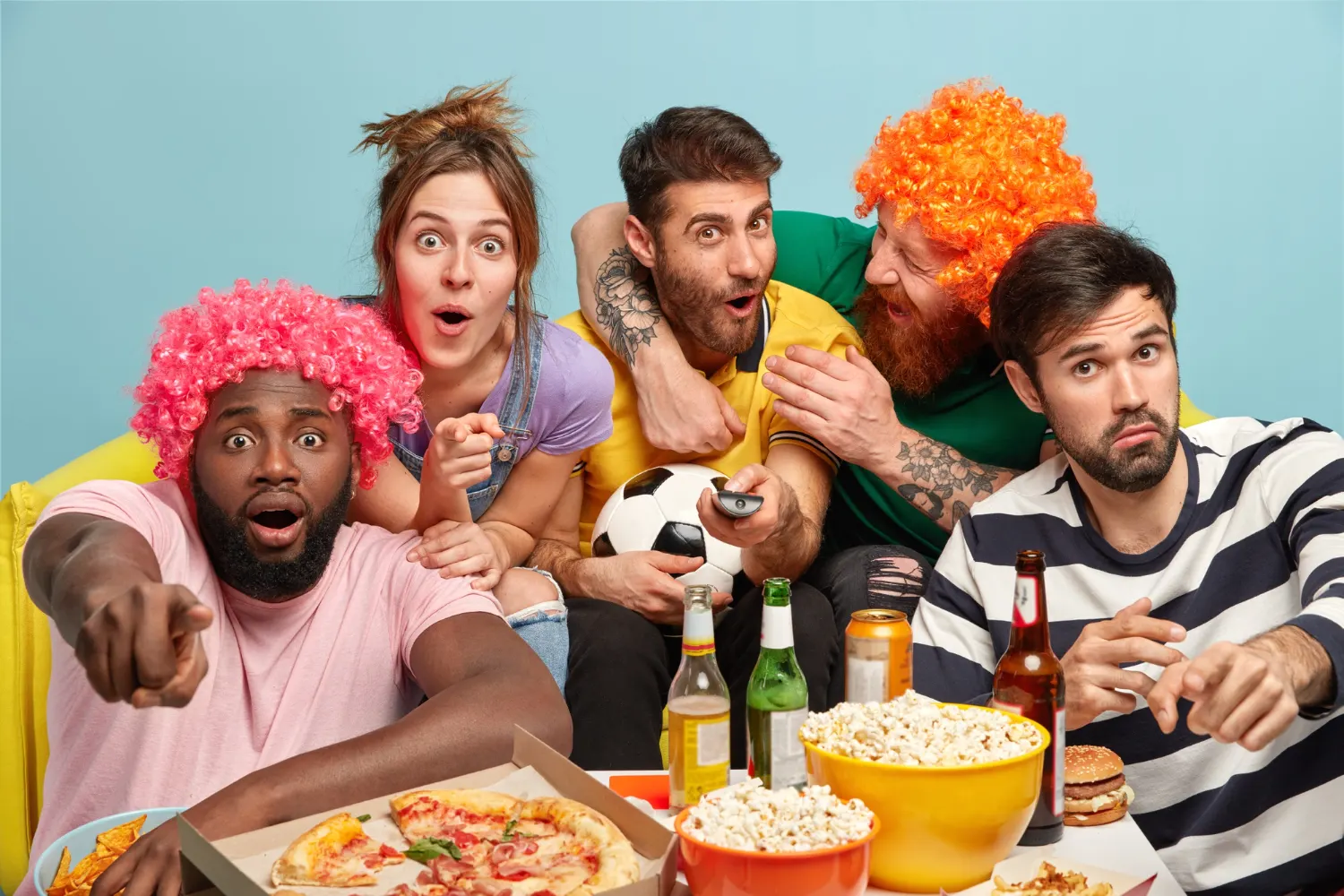 Famille profitant de son abonnement IPTV 12 mois en 4K sur la télévision du salon